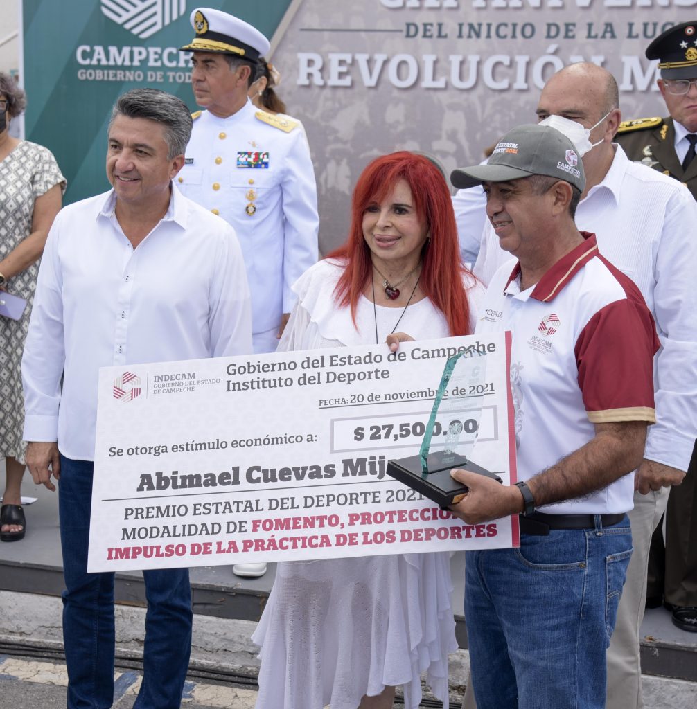 Sansores San Román Presidió Desfile Conmemorativo Del Cxi Aniversario Del Inicio De La 8638